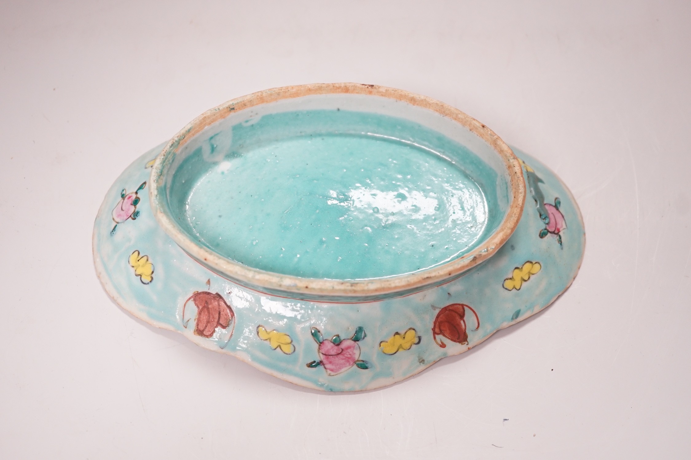 A 19th century Chinese enamelled porcelain dish, 22cm long